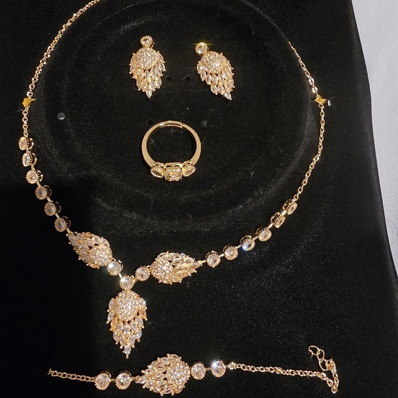 21kgp Duabi Jewlery - Elegant Gold Jewelry Set - Picture 6 of 17